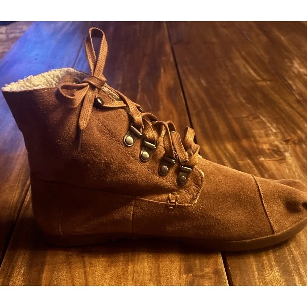 Tom's Alpine Suede Tan Boots With Cozy Fleece Lining Women's 11 Wide